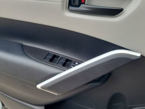 Used 2025 Toyota Corolla Cross L FWD image 18