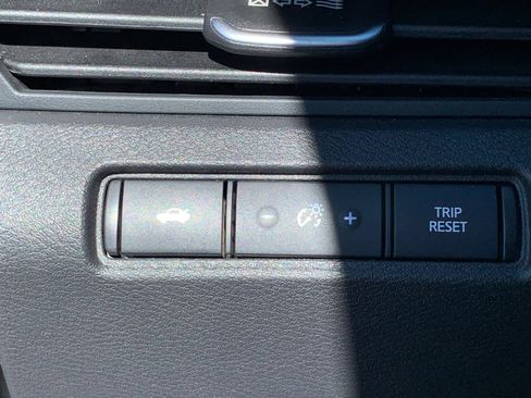 Used 2025 Nissan Altima 2.5 SV FWD image 23