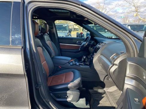 Used 2019 Ford Explorer XLT w/ Equipment Group 202A image 34