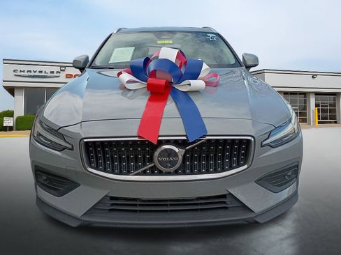 Used 2025 Volvo V60 B5 Cross Country Plus image 8