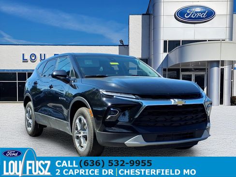Used 2025 Chevrolet Blazer LT FWD image 1