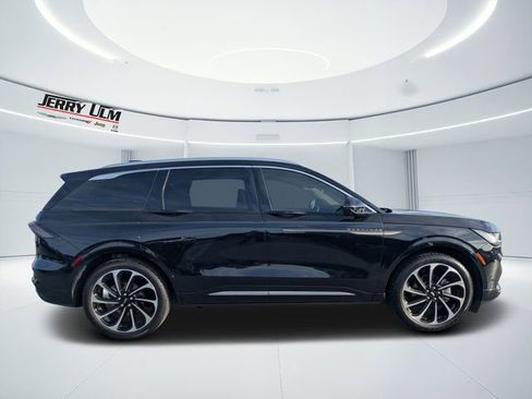 Used 2024 Lincoln Nautilus Black Label image 2