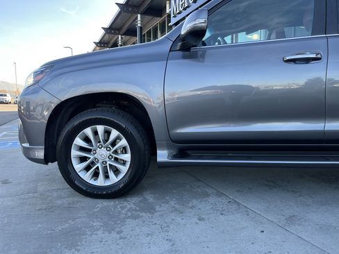 Used 2021 Lexus GX 460 Premium w/ Premium Package image 9