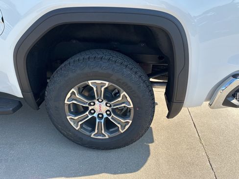 New 2026 GMC Sierra 1500 SLE w/ X31 Off-Road Package image 15