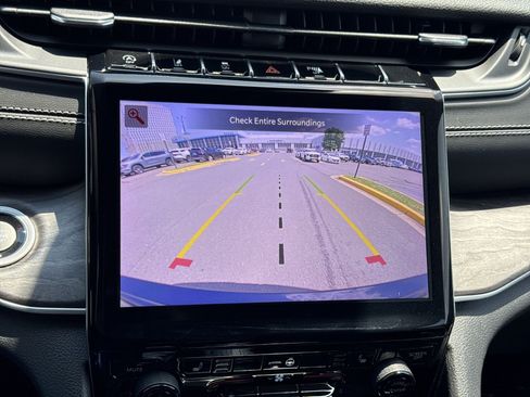 Used 2023 Jeep Grand Cherokee Limited AWD/4WD image 19
