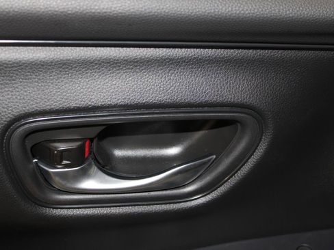 Certified 2025 Honda HR-V LX image 9