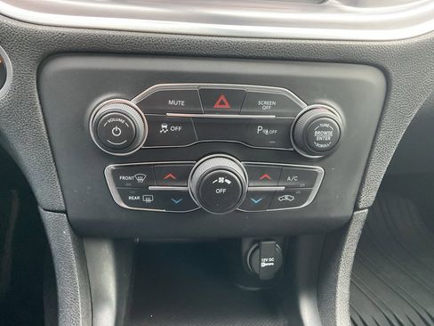 Used 2020 Dodge Charger SXT w/ Blacktop Package image 16