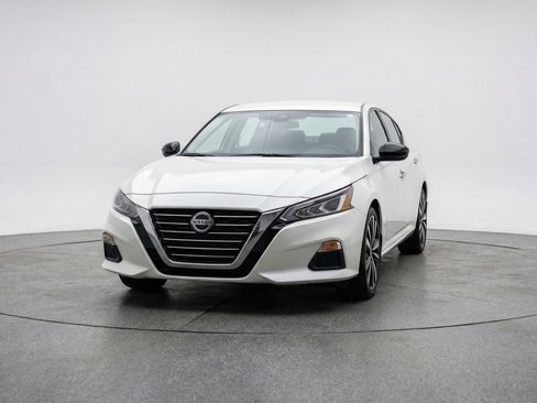 Used 2025 Nissan Altima 2.5 SV image 2
