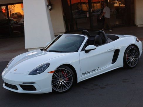 Used 2024 Porsche 718 Boxster S RWD image 4