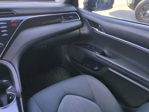Used 2018 Toyota Camry LE FWD image 19
