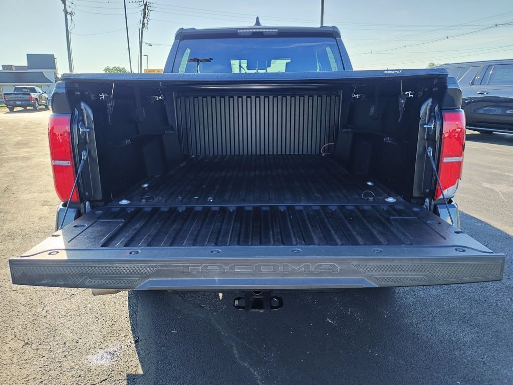 Used 2025 Toyota Tacoma SR5 AWD/4WD image 9