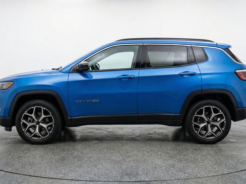 Used 2025 Jeep Compass Limited image 5
