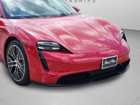 Used 2021 Porsche Taycan RWD image 33