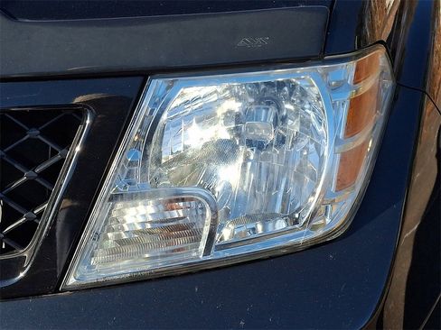 Used 2018 Nissan Frontier SV w/ Value Truck Package image 9