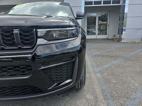 New 2026 Jeep Grand Cherokee Altitude AWD/4WD image 10