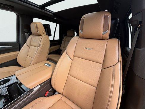 Used 2026 Cadillac Escalade Luxury w/ LPO, Radiant Package AWD/4WD image 36