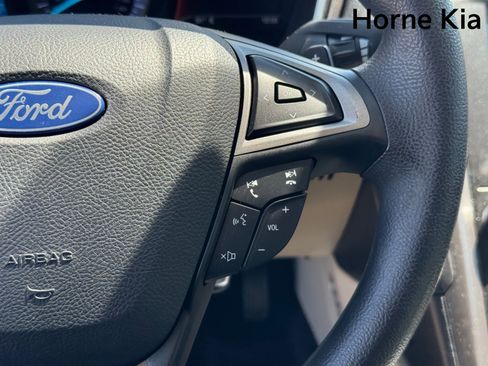 Used 2019 Ford Fusion SE FWD image 19
