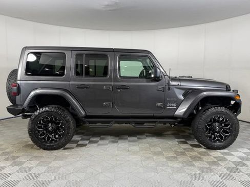 Used 2018 Jeep Wrangler Unlimited Sahara AWD/4WD image 10