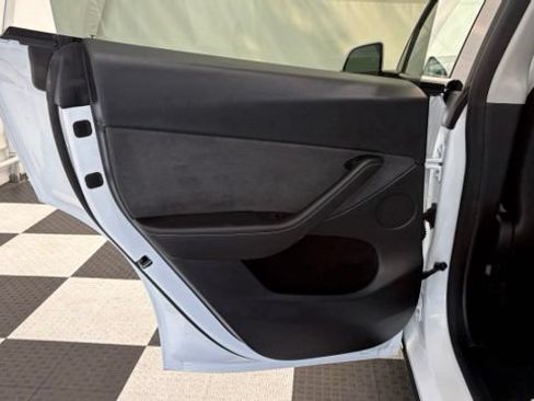 Used 2024 Tesla Model Y 2WD image 19