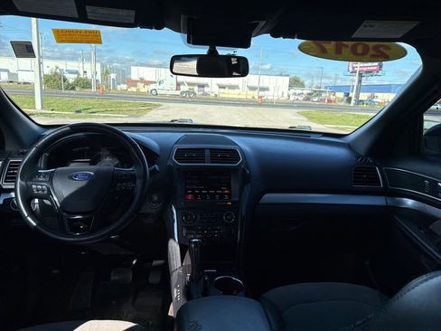 Used 2017 Ford Explorer XLT w/ Equipment Group 202A image 16