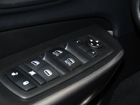 Used 2019 Jeep Cherokee Limited image 34