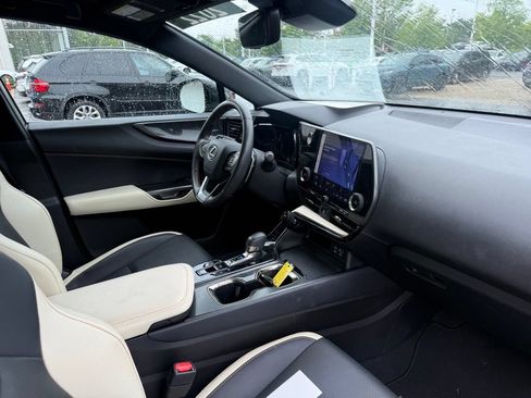 Used 2022 Lexus NX 250 FWD w/ Towing Package (2000 Lbs) image 11