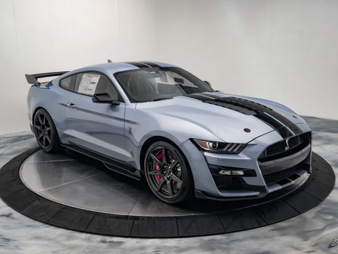 Used 2022 Ford Mustang Shelby GT500 w/ Carbon Fiber Track Pack RWD image 23