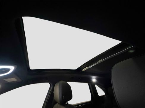 Used 2022 Porsche Macan image 25