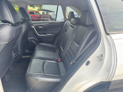 Used 2019 Toyota RAV4 XLE Premium FWD image 12