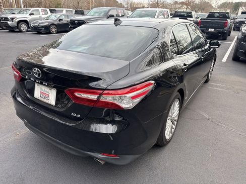 Used 2020 Toyota Camry XLE image 18