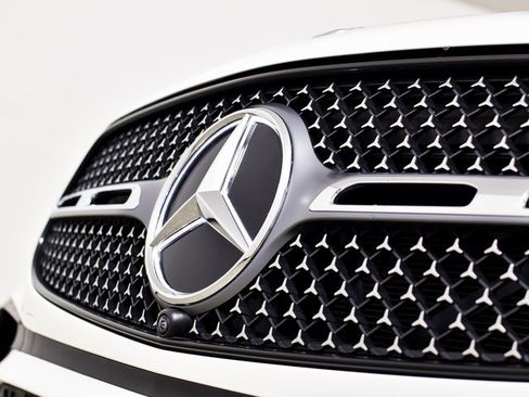 Certified 2024 Mercedes-Benz GLC 300 image 8