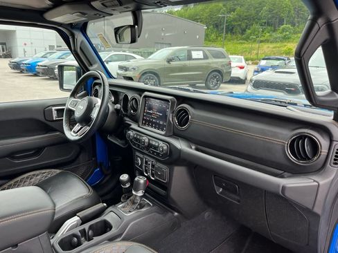 Used 2022 Jeep Gladiator Overland AWD/4WD image 10