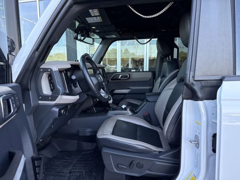 Used 2023 Ford Bronco Wildtrak image 10