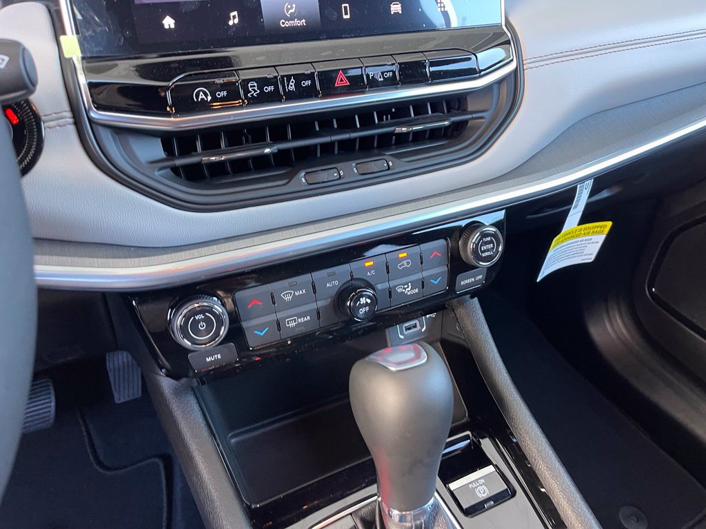 New 2026 Jeep Compass Limited AWD/4WD image 17