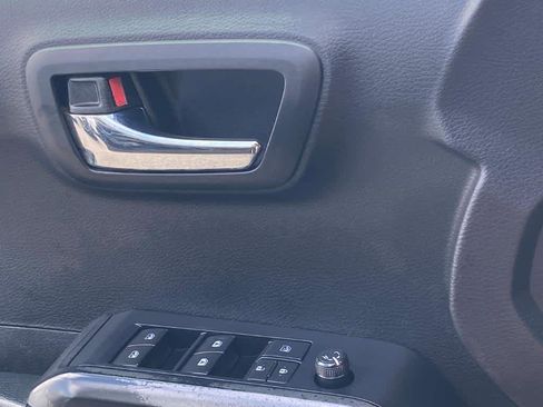 Used 2020 Toyota Tacoma TRD Sport w/ Technology Package image 22