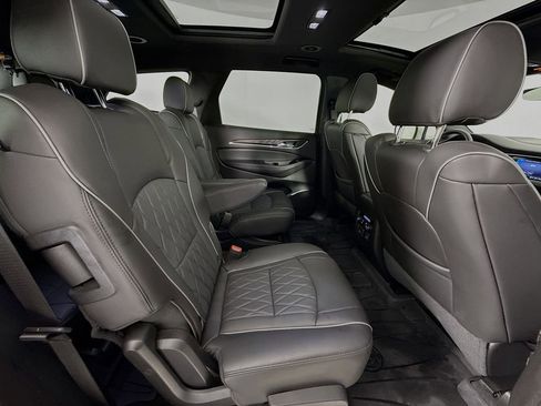 Used 2024 Buick Enclave Avenir image 29