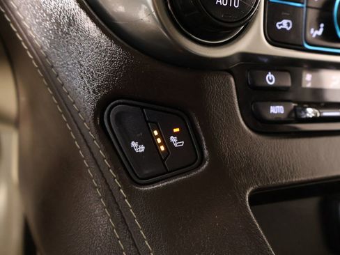 Used 2020 Chevrolet Suburban LT w/ Luxury Package AWD/4WD image 7