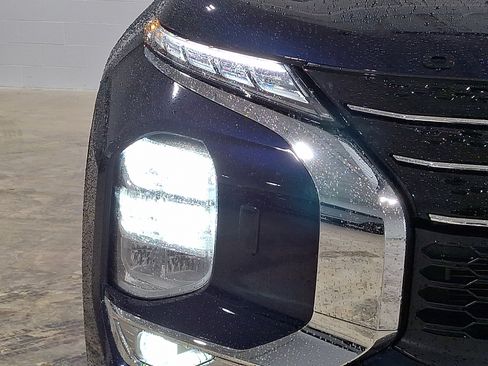 Used 2024 Mitsubishi Outlander SE image 10