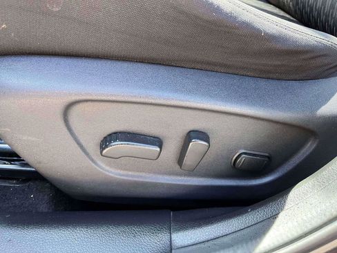 Used 2020 Nissan Rogue SV FWD image 16