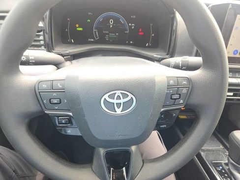Used 2025 Toyota Camry LE FWD image 9