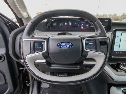 Used 2025 Ford Expedition Platinum w/ Driver's Package image 22