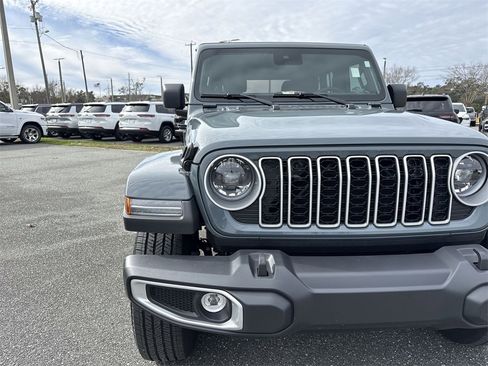 Used 2024 Jeep Wrangler Sahara image 9