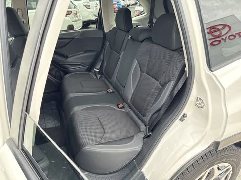 Used 2019 Subaru Forester Premium AWD/4WD image 12