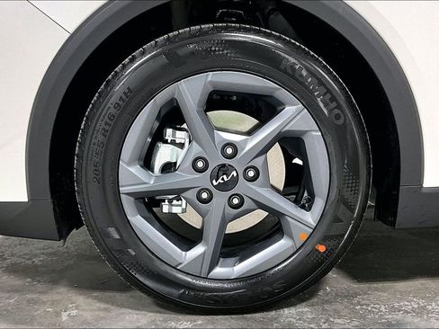 New 2025 Kia K4 FWD image 37