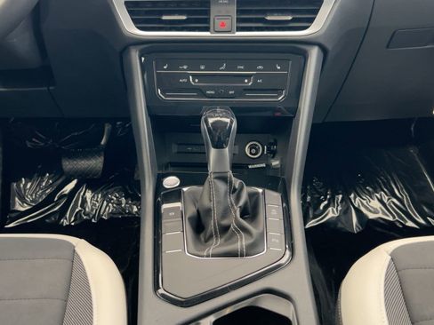 New 2026 Volkswagen Taos SE image 19