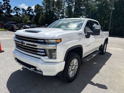 Used 2020 Chevrolet Silverado 2500 High Country w/ Technology Package AWD/4WD image 4