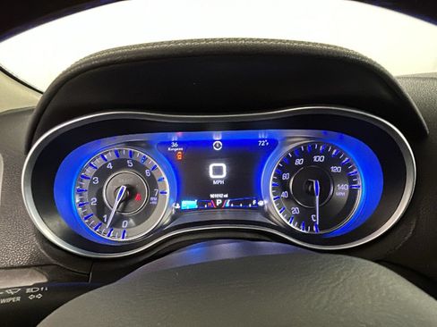 Used 2018 Chrysler 300 Limited AWD/4WD image 20