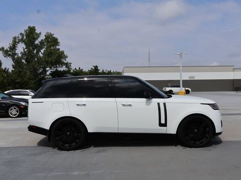 Used 2025 Land Rover Range Rover SE AWD/4WD image 10
