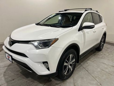 Used 2017 Toyota RAV4 XLE AWD/4WD image 5