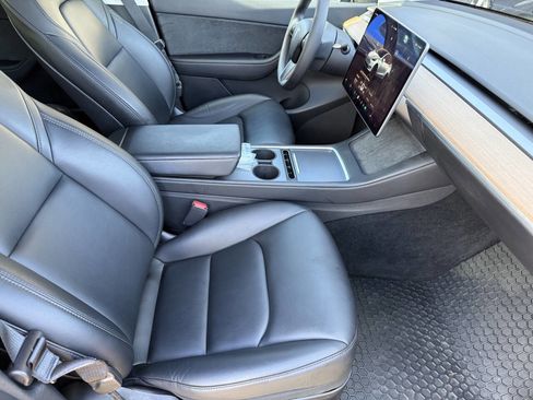 Used 2022 Tesla Model Y Long Range image 16